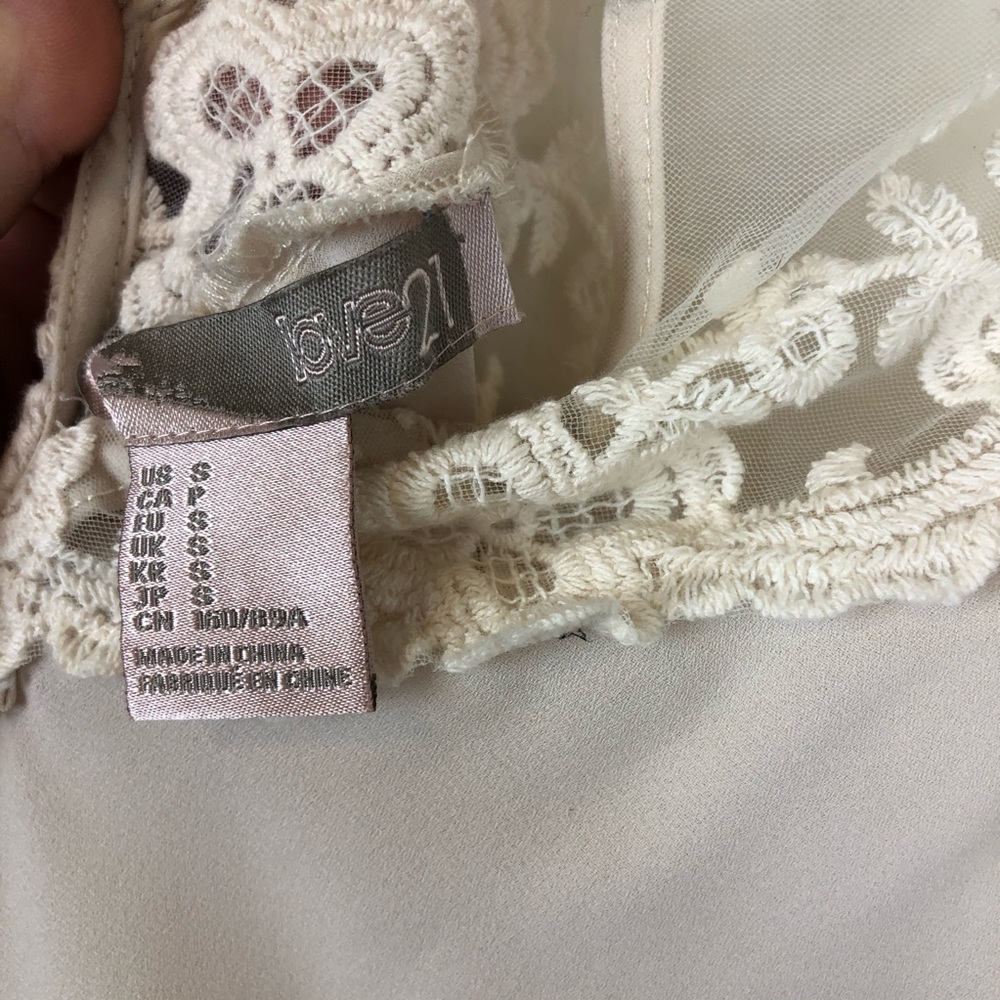 Love 21 3/4 Sleeve Top w Lace Collar - Picture 6 of 6